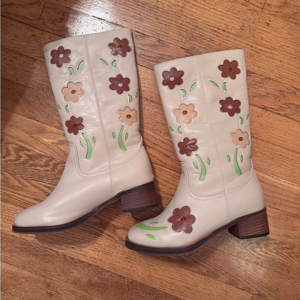 Floral Embroidered Cream Boots
